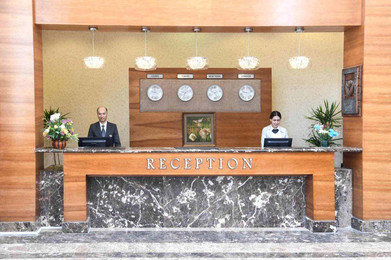 Tolip Family Park Hotel Kairo Exterior foto Reception desk