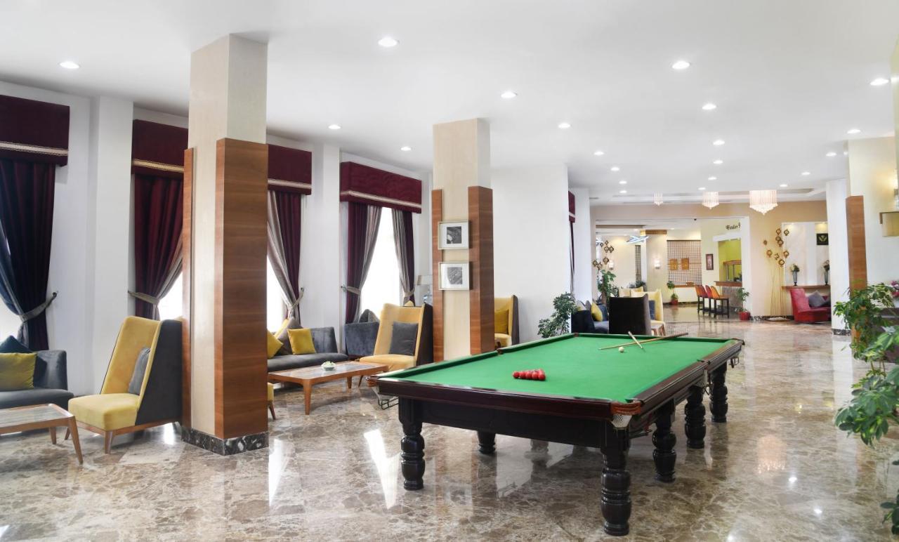 Tolip Family Park Hotel Kairo Exterior foto The pool table at the hotel