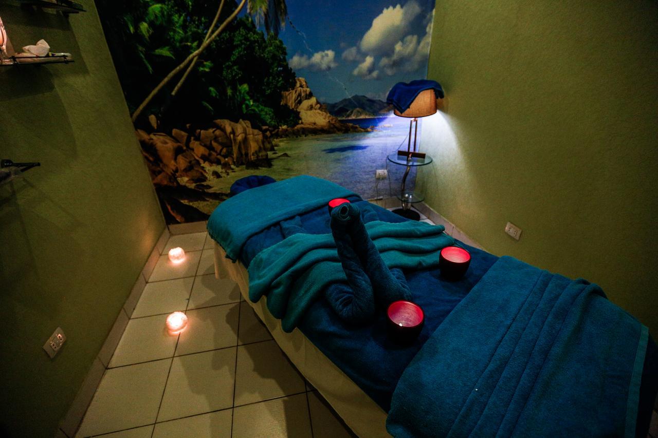 Tolip Family Park Hotel Kairo Exterior foto A massage bed