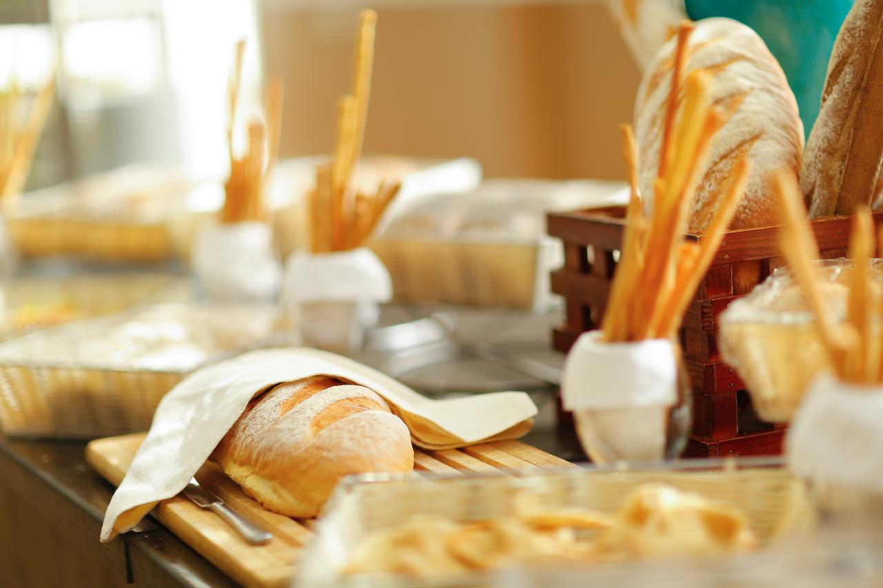 Tolip Family Park Hotel Kairo Exterior foto Bread and breadsticks