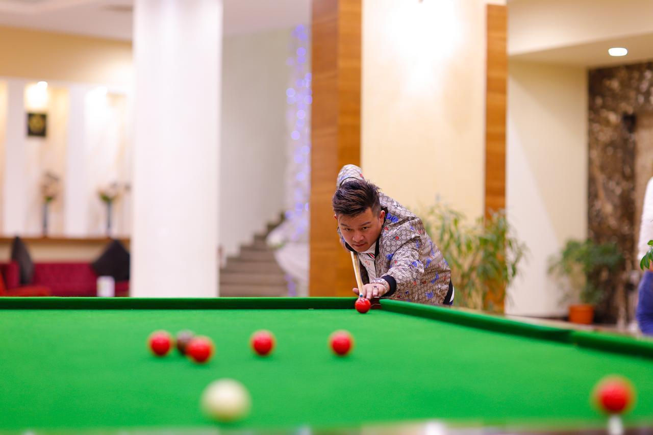 Tolip Family Park Hotel Kairo Exterior foto A player in action