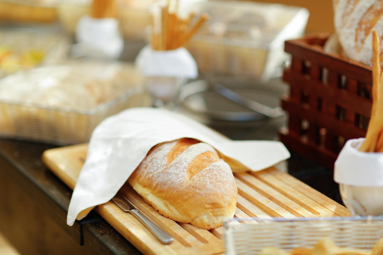 Tolip Family Park Hotel Kairo Exterior foto A napkin folded over a bread roll