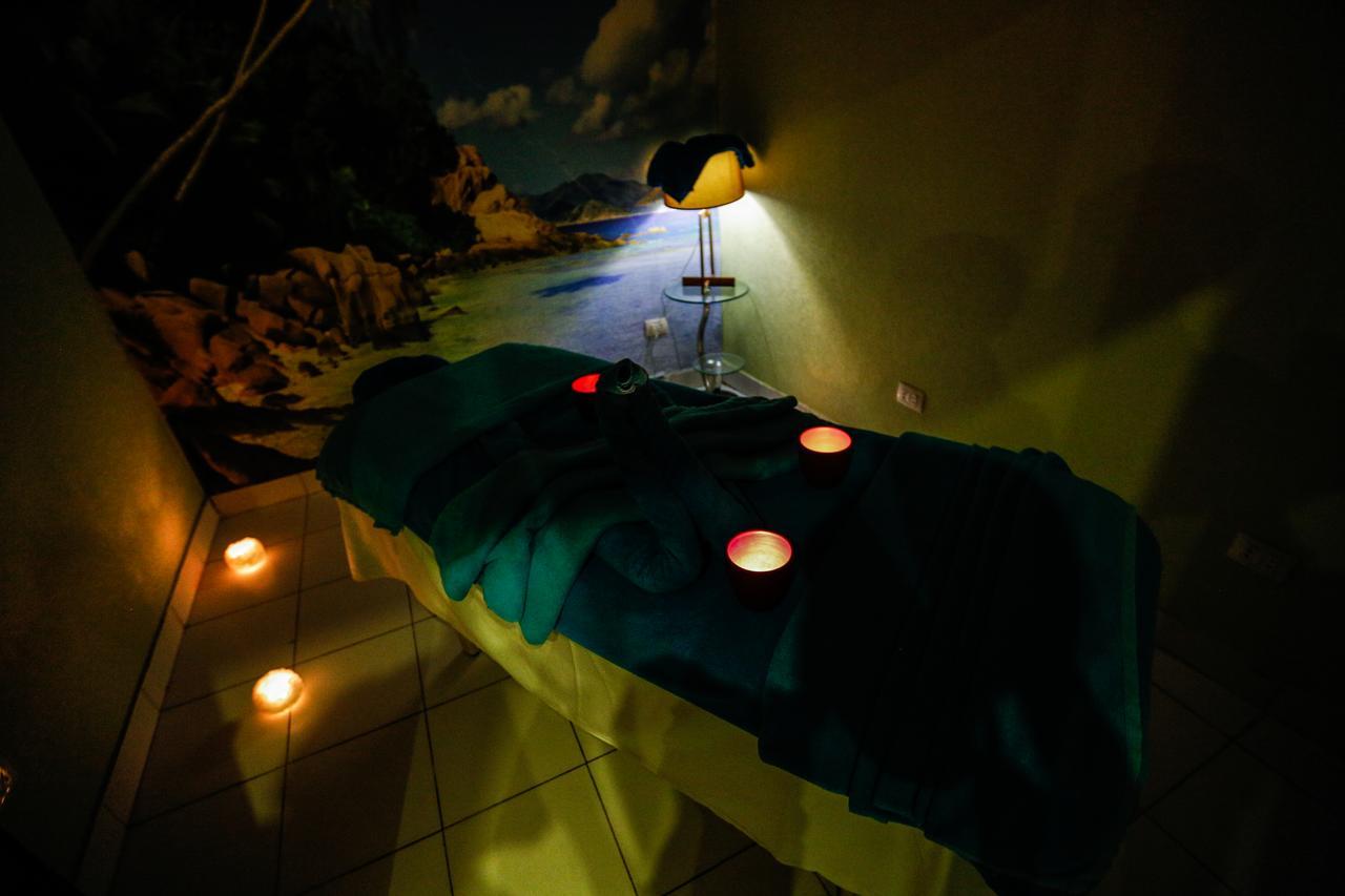 Tolip Family Park Hotel Kairo Exterior foto A massage table